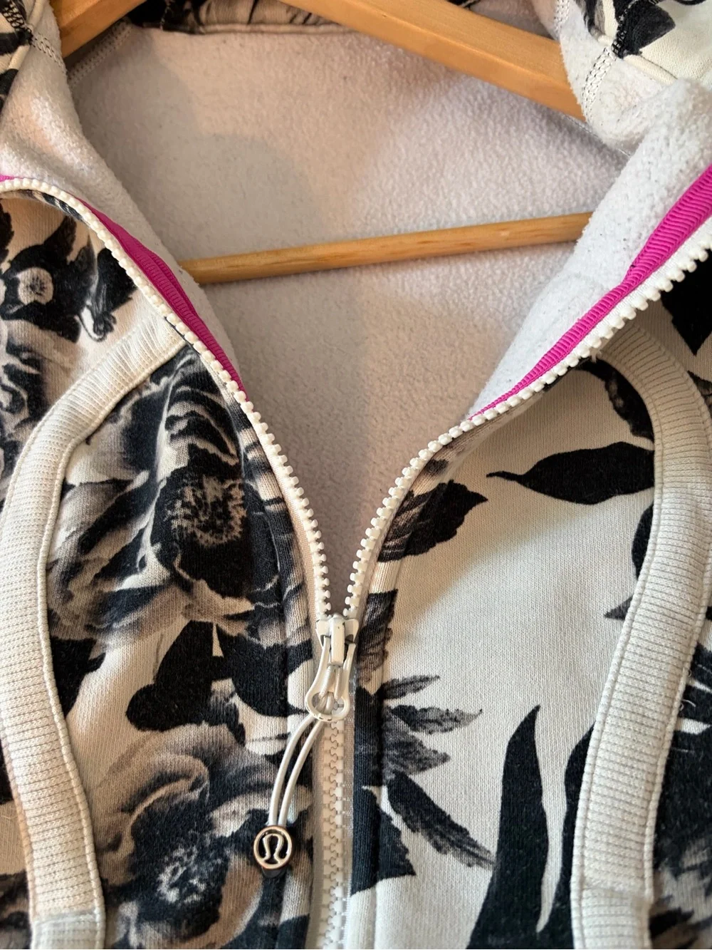 Lululemon Scuba Hoodie Stretch Women’s Brisk Bloom Black White Size Small